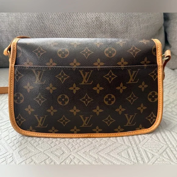 Louis Vuitton Sologne Crossbody Monogram Canvas Authentic - Picture 6 of 13